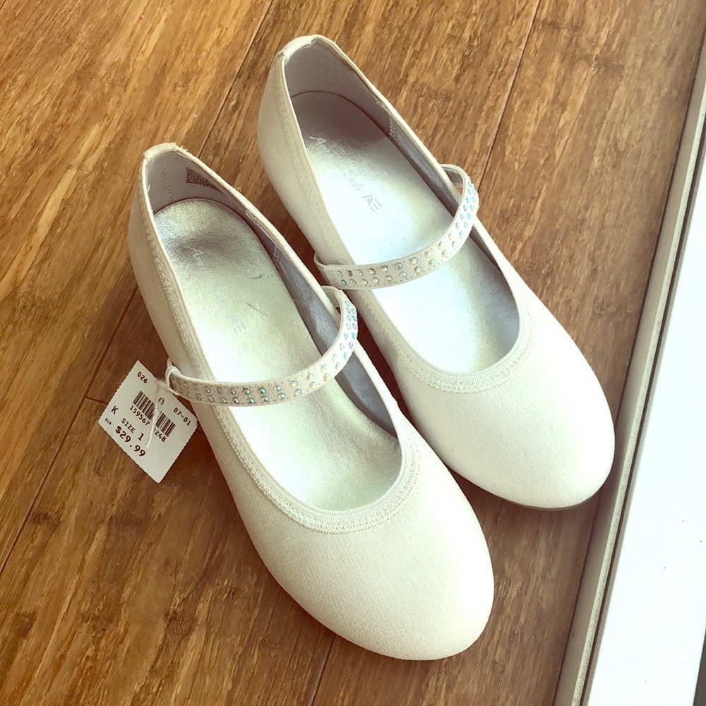 American Eagle White heels